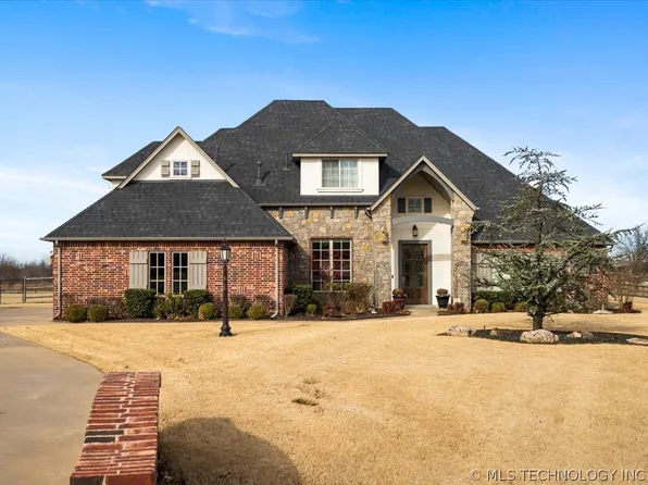 7160 Bluebird Ct, Owasso, OK 74055