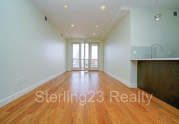 5th image of 27-04 Hoyt Ave S Penthouse 1
