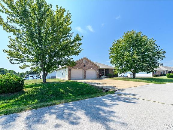 4th image of 19257 Lambert Ln