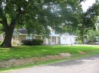 357 Lake Livingston Dr, Livingston, TX 77351