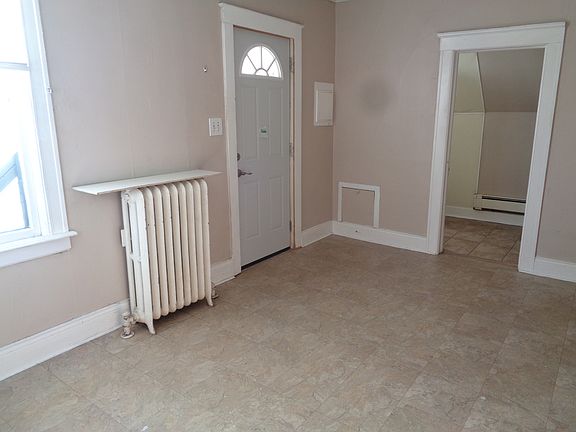 5th image of 903 Mackinaw St