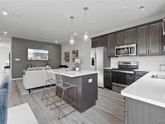 4th image of 643 McCormick Farm Dr