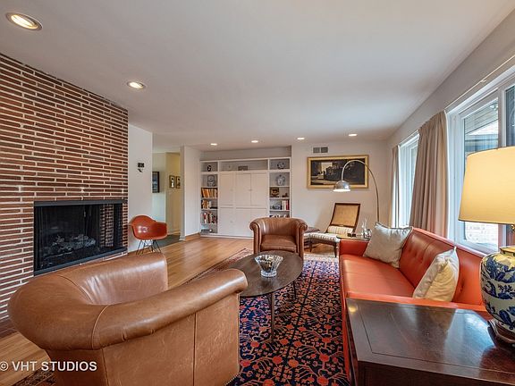4th image of 318 E Witchwood Ln