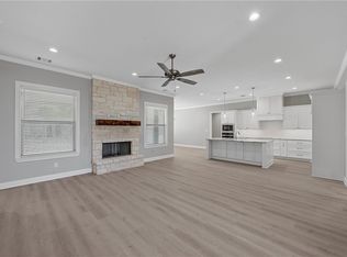 956 Gallant Fox Rd, Hewitt, TX 76643