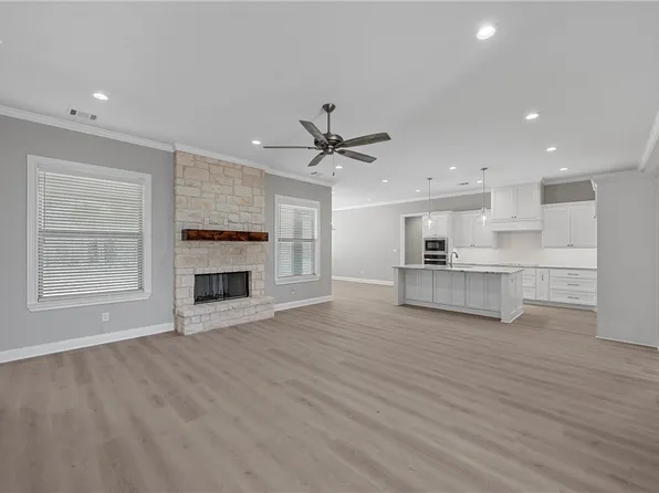 956 Gallant Fox Rd, Hewitt, TX 76643