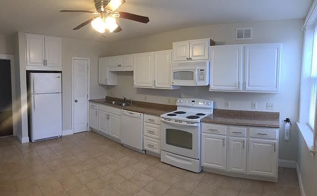 Large, eat-in kitchen