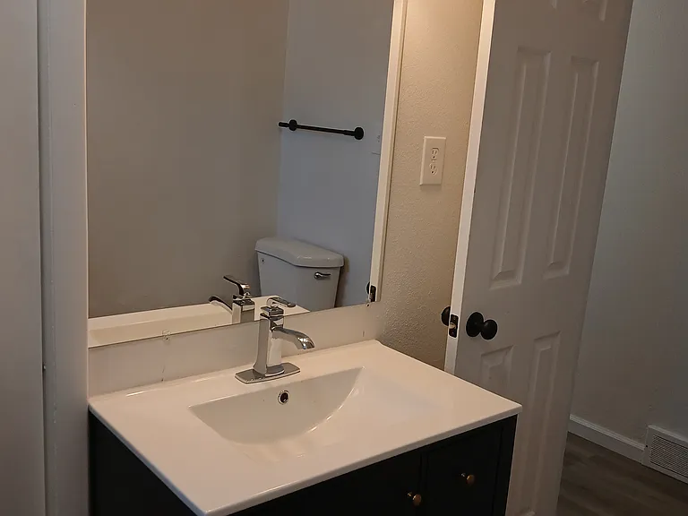 5475 S Elmwood St — Photo 15
