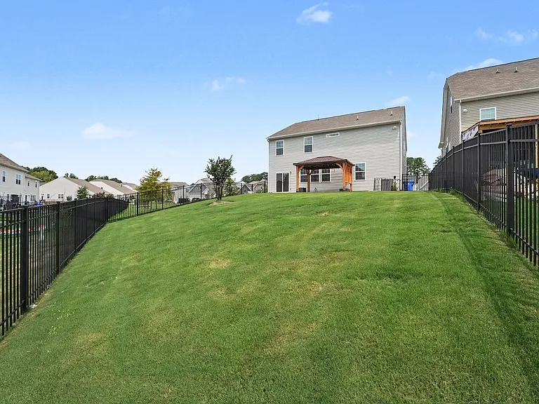 214 Kennerly Center Dr — Photo 25