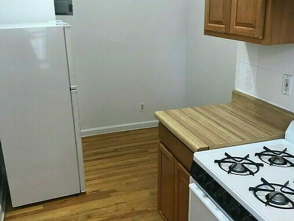 5th image of 360 W 15th St APT 405