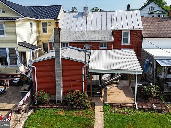 4th image of 324 E Main St
