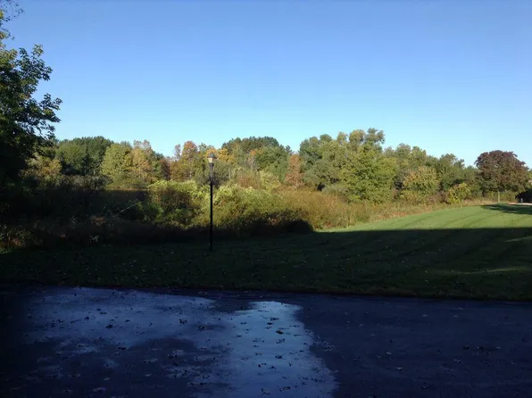 2422 Fox River Pkwy, Waukesha, WI 53189