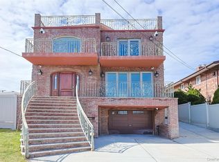 10-42 Utopia Pkwy, Whitestone, NY 11357