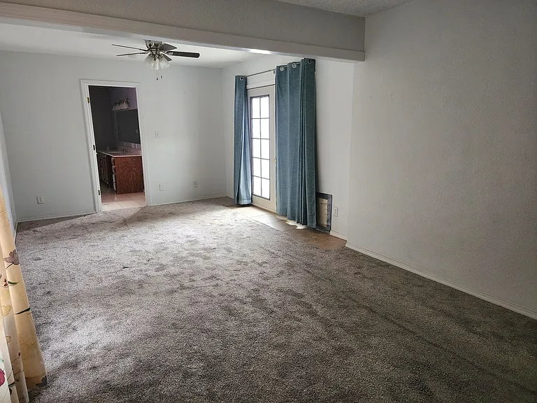 1700 S Avenue B — Photo 24