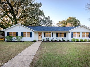 1109 E Cherokee Gln, Ocean Springs, MS 39564