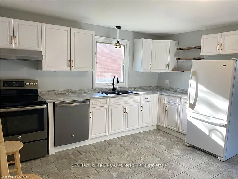 34 Eureka St — Photo 4
