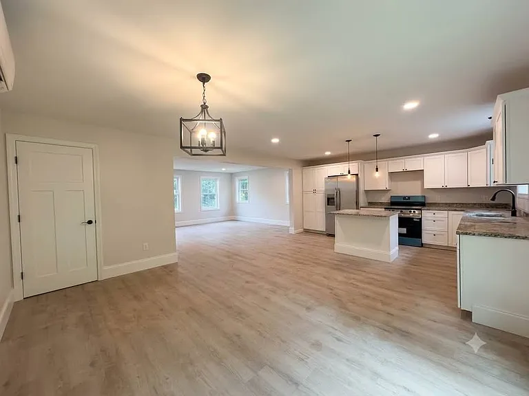 546 Main St — Photo 5