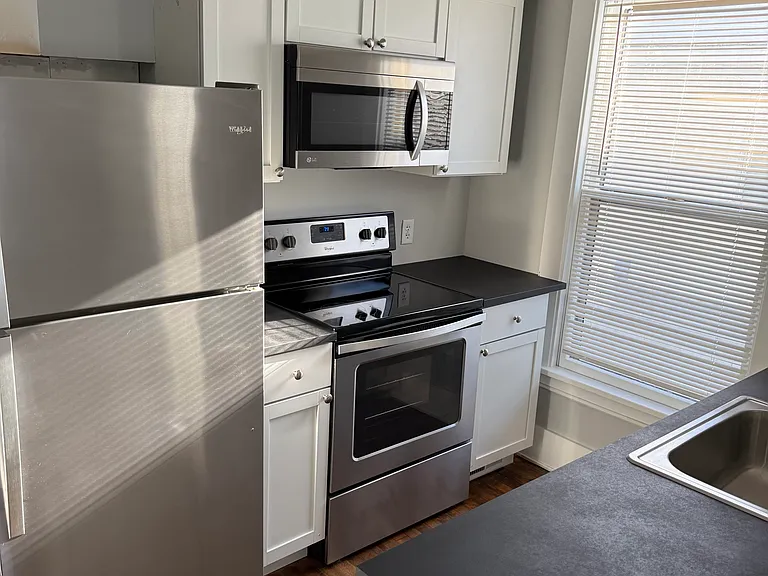 1042 19th Ave SE #1 — Photo 5
