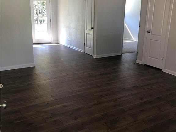 2nd image of 4114 Glen St