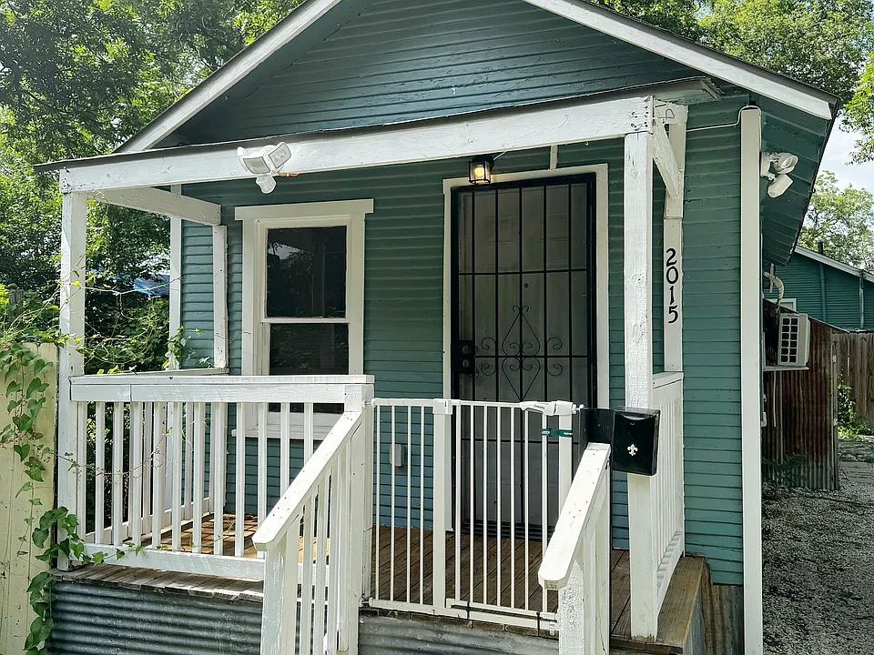2015 Beaver Ln