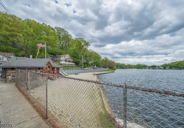 21 E Shore Rd — Photo 28