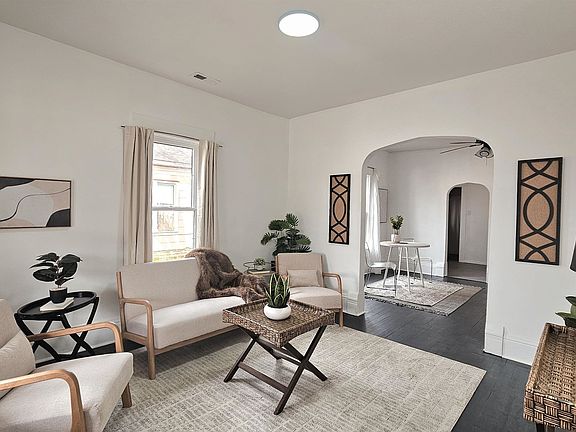 4th image of 910 S Wichita St