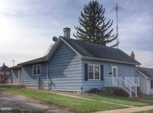 314 W Calhoun St, Cuba City, WI 53807