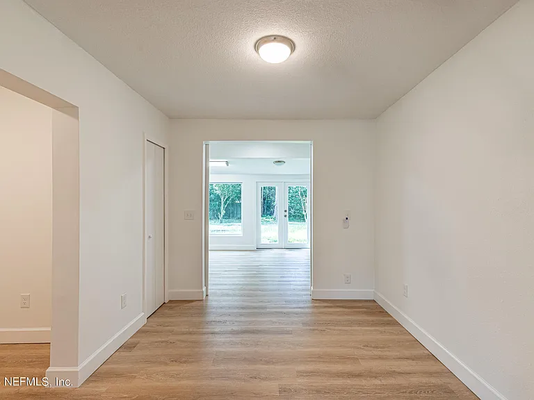 1404 Jean Ct — Photo 8