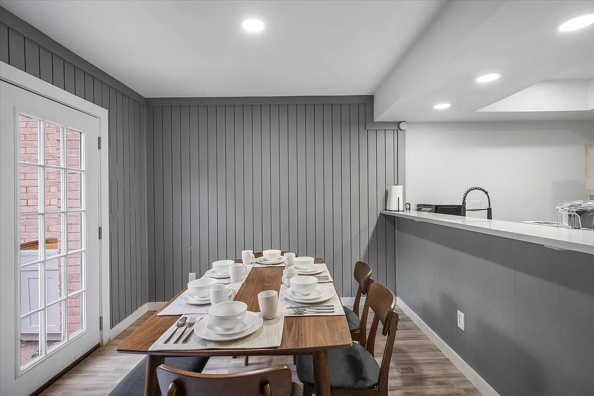 Building Photo - 6413 Chimney Creek Cir