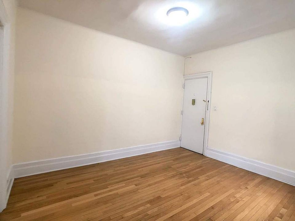 1st image of 3548 Steinway St #14