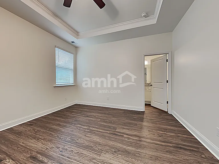 603 E Lionel Rd — Photo 9