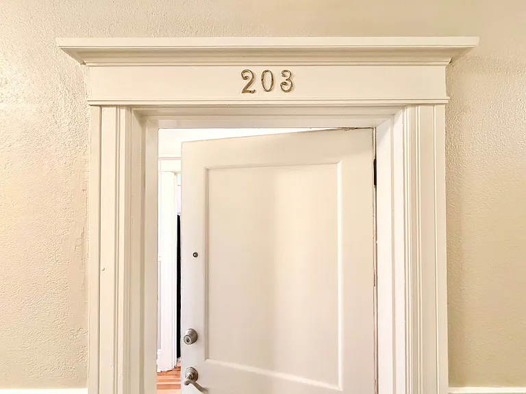 2109 NW Irving St #203 — Photo 10