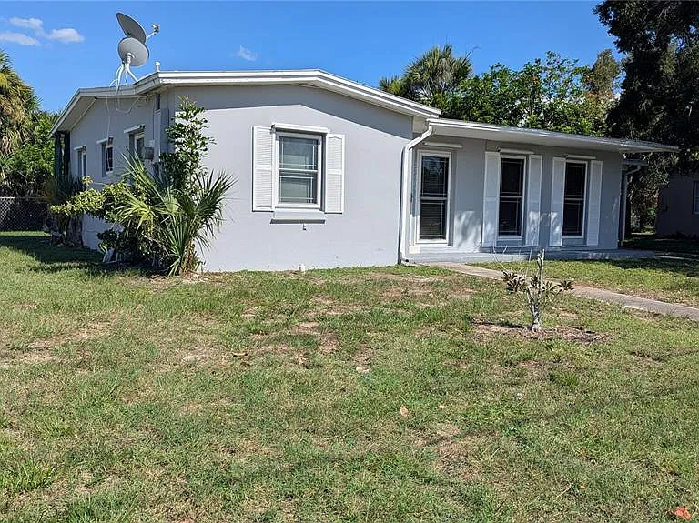 22003 Catherine Ave — Photo 2