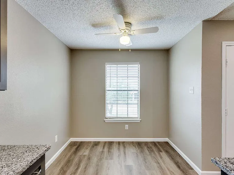 3214 Walton Ave — Photo 6