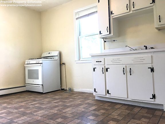 3rd image of 72 Railroad Ave #2