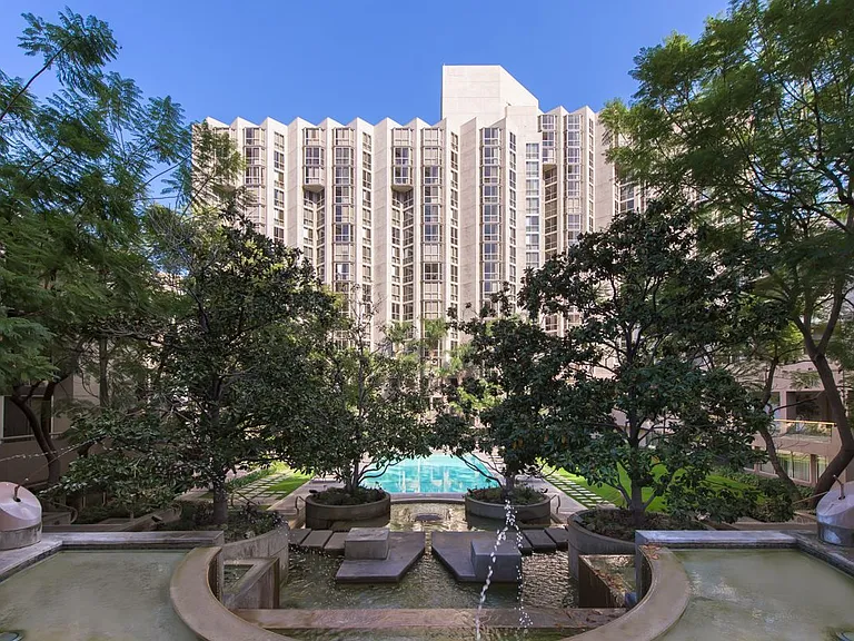 Promenade Towers — Photo 9