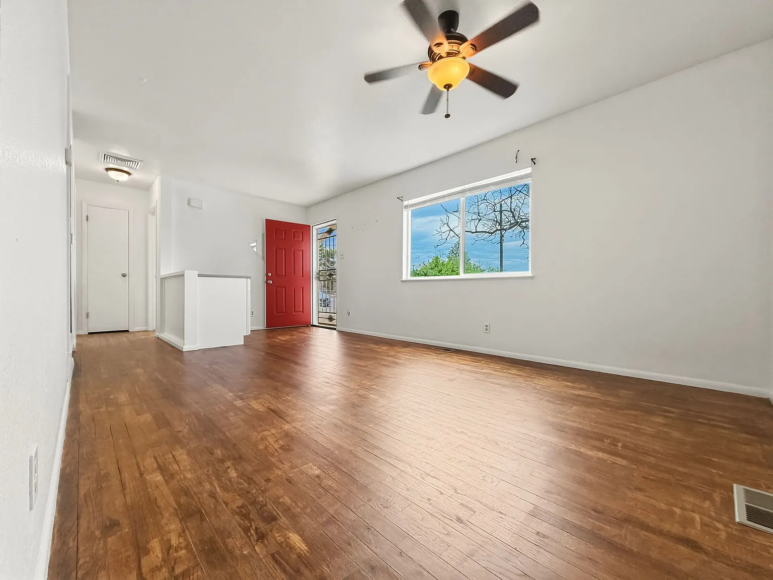 2 bed, 769 sqft, $1,700 — Photo 2
