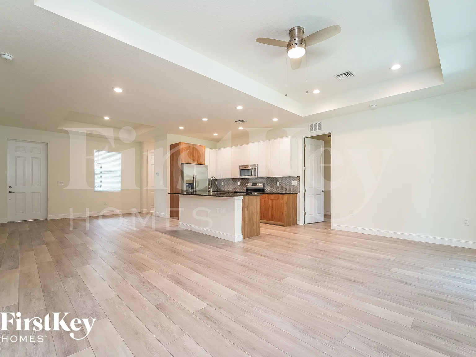 3 bed, 2.0 bath, 1498 sqft, $2,350 — Photo 2