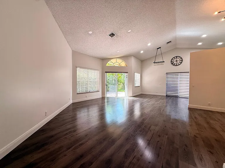 11042 Topeka Pl — Photo 12