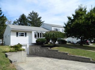 1982 Arena Dr, Hamilton, NJ 08610