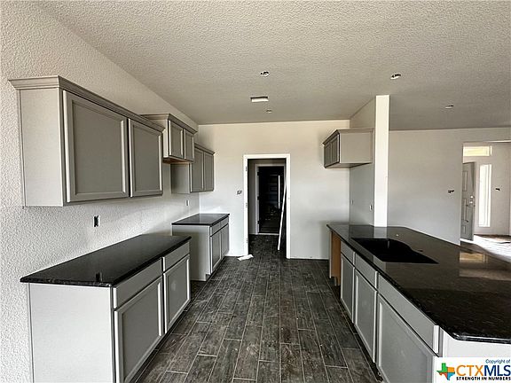 5th image of 3006 Hedwig St