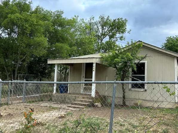 325 W Barnett St, Kerrville, TX 78028