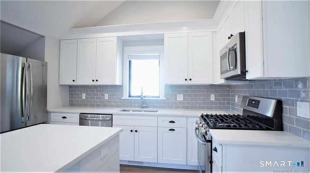 2 bed, 1.0 bath, 1000 sqft, $2,595 — Photo 2