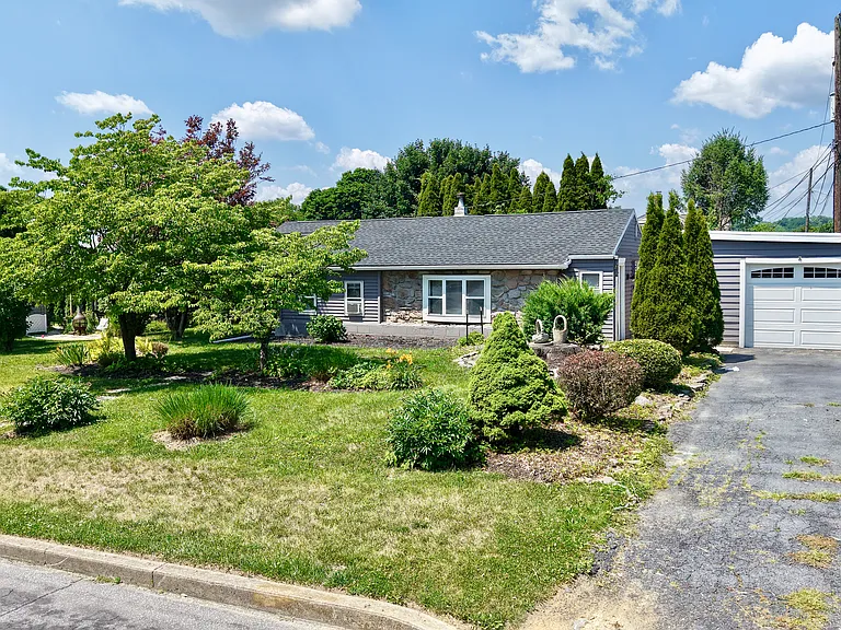 246 Poplar St — Photo 4