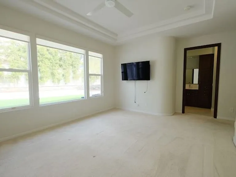 701 Loma Adria — Photo 8