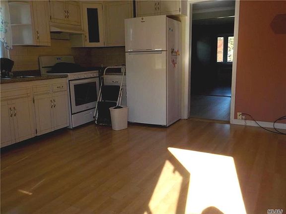 5th image of 548 Rockaway St