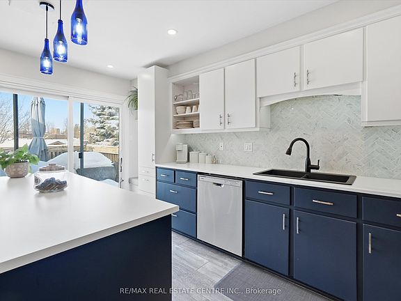 5th image of 318 Shelburne Pl