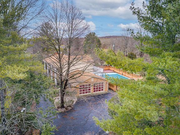 3rd image of 294 Orchard Lake Dr