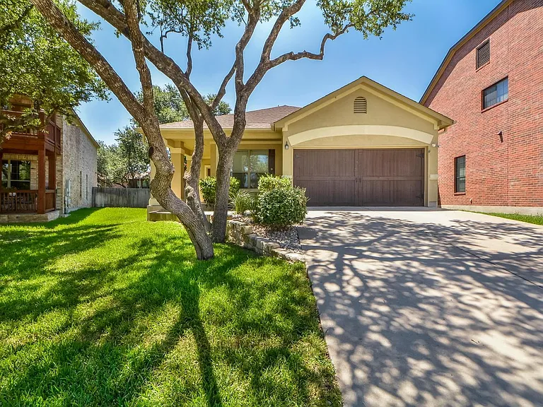 2202 Ezra Ct — Photo 3