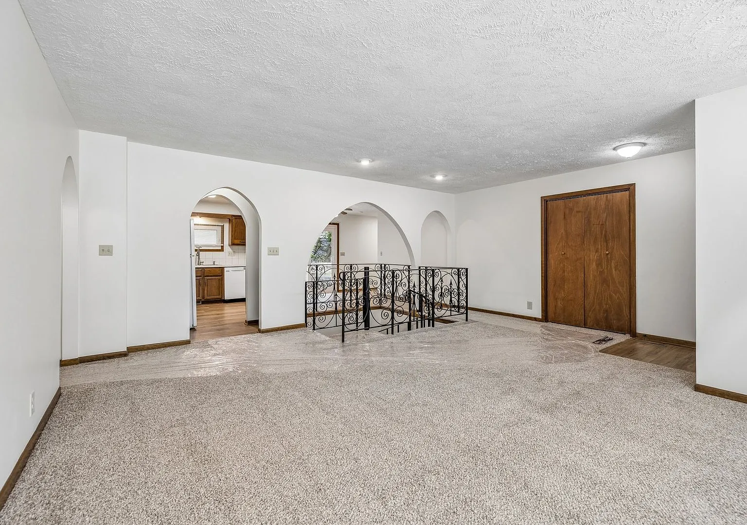 4 Bedroom Lincoln Ranch Home! — Photo 4