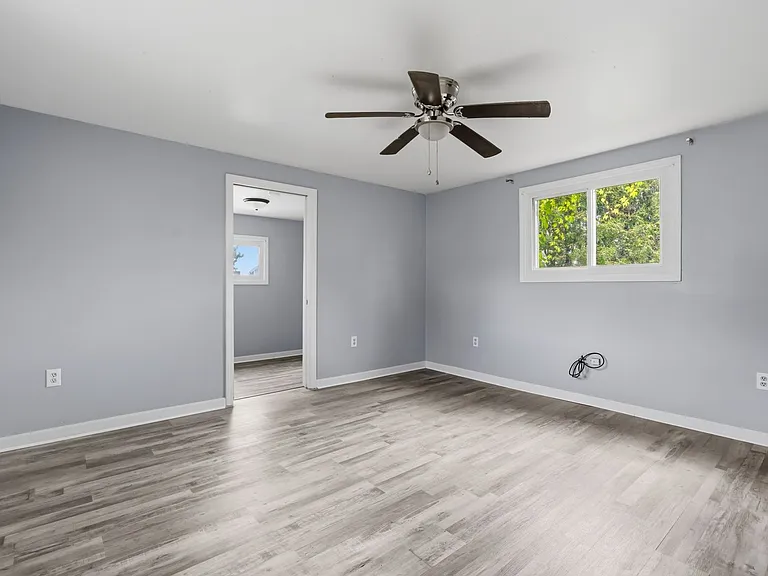 214 Campbell St — Photo 14